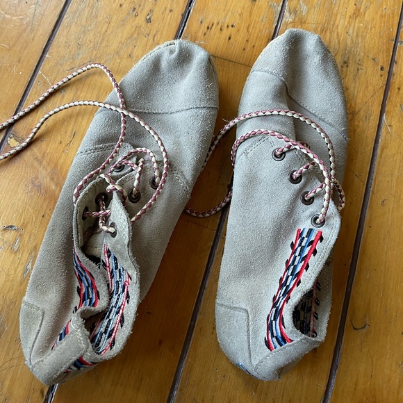 TOMS - Picture 2 of 2